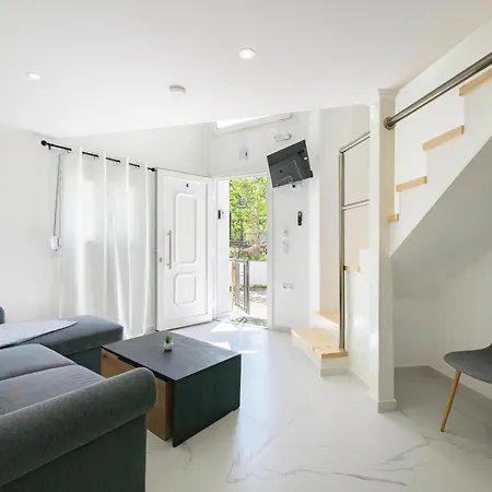 Casa Marina & Kledi Lofts Apartment Polychrono
