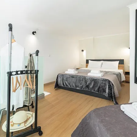 Casa Marina & Kledi Lofts 波利克罗诺